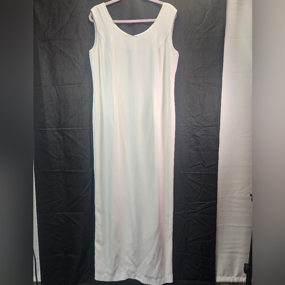 Karen Miller Elegant White Sleeveless Tea Length Dress